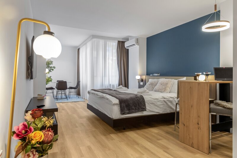 Camerista hotel cu 2 ani experienta - Central - 4000 lei Net