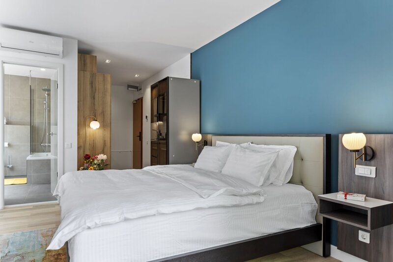 Camerista hotel cu 2 ani experienta - Central - 4000 lei Net